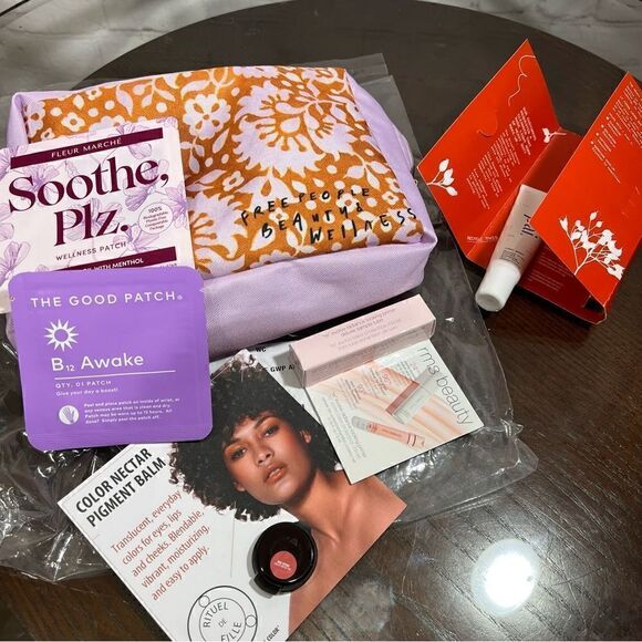 Free People Handbags - FREE PEOPLE make up bag with samples